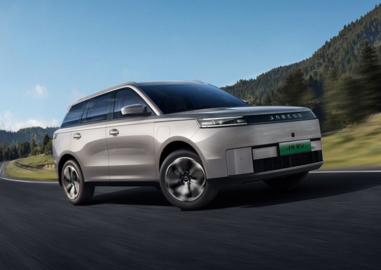 Novate a Jaecoo J5 EV Summit Auto MY26 through Maxxia novated leasing today.