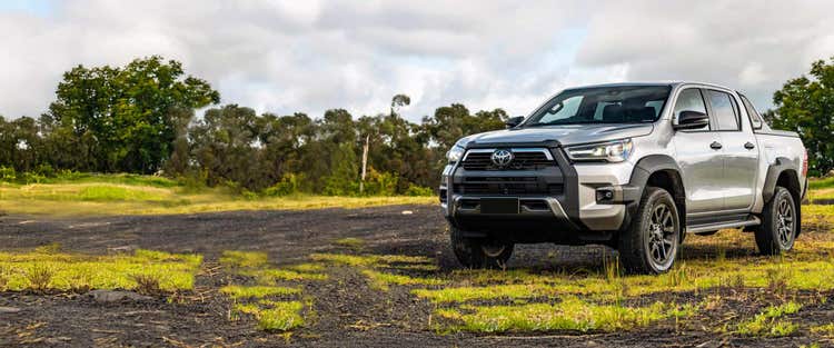 Novate a Toyota Hilux Rogue 48V Auto 4x4 Double Cab through Maxxia novated leasing today.
