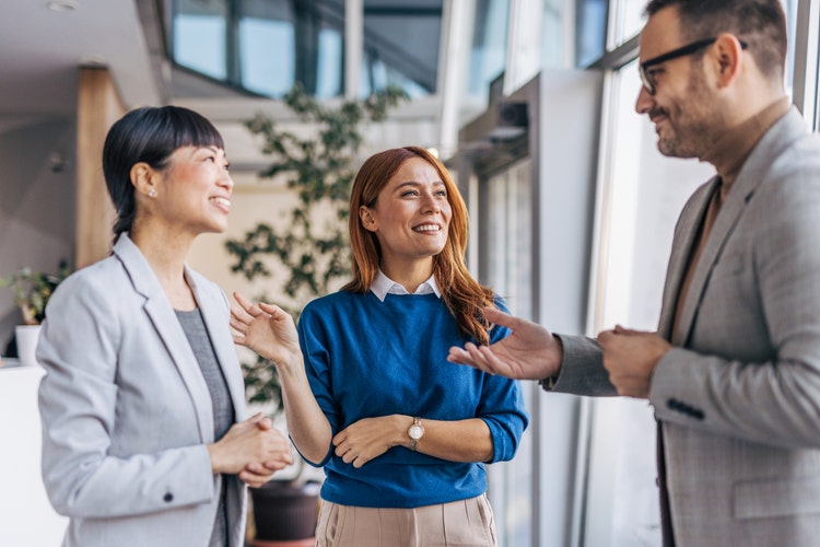 girl talking to a colleague