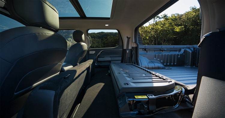 MG U9 foldable rear seat and back cabin