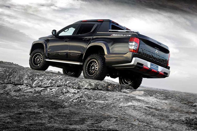 Mitsubishi Triton side