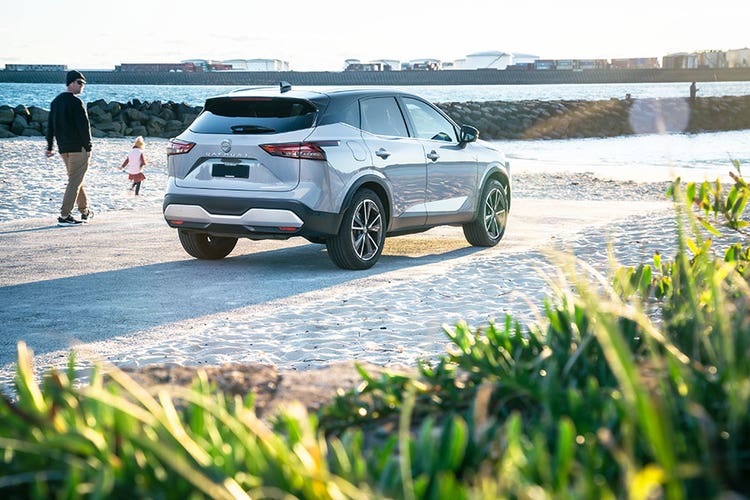 2022 Nissan QASHQAI side