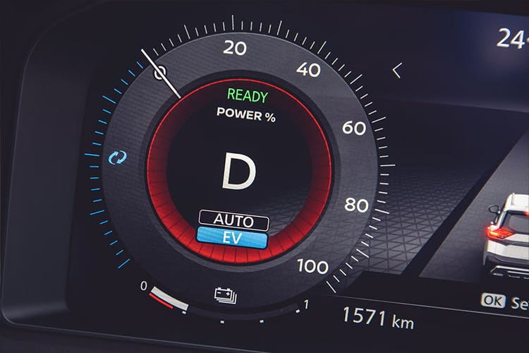 Nissan X-TRAIL e-POWER display