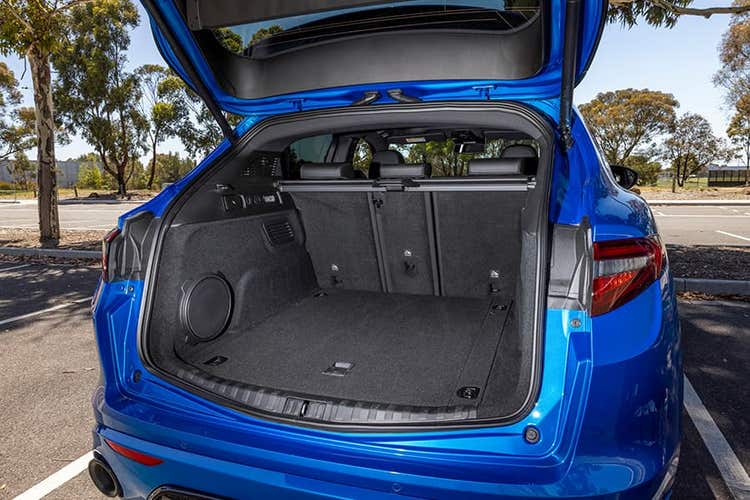 Alfa Romeo Stelvio Veloce 2022 boot space