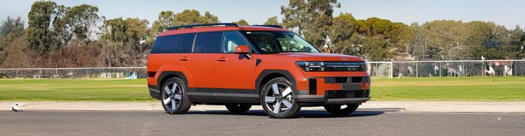 Hyundai Santa Fe front exterior view. Novate a Hyundai Santa Fe through Maxxia.