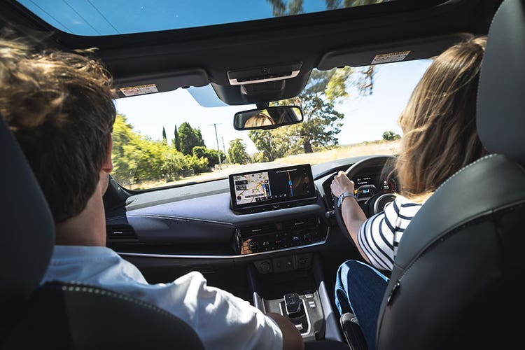 Nissan QASHQAI e-POWER 2024 driver and passenger