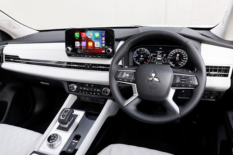 Mitsubishi Outlander Exceed 2022 Interior