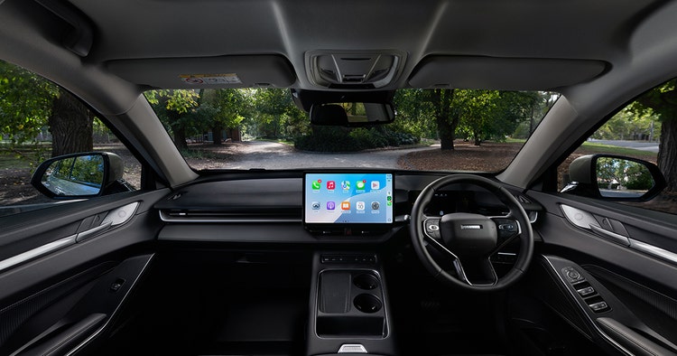 GWM Haval H6 infotainment screen front interior view. Novate a GWM Haval H6 today through Maxxia novated leasing.