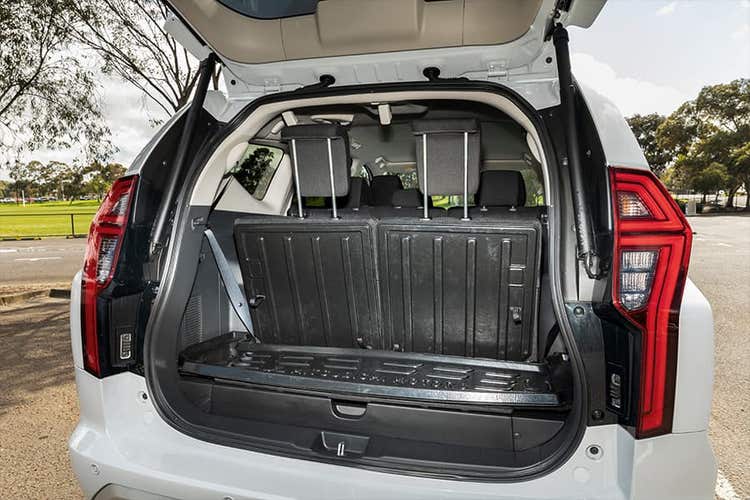 Mitsubishi Pajero Sport GLS boot space