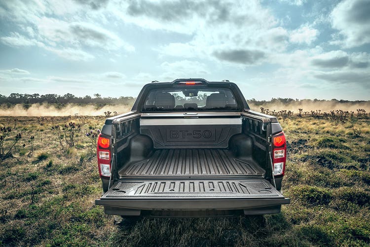 Mazda BT-50 2022 tray