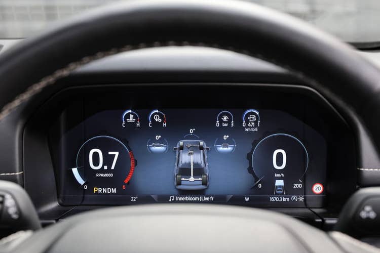 Ford Everest Platinum 2022 instrument panel