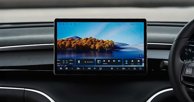 BYD Sealion 5 infotainment system. Contact Maxxia novated lease team today for a Toyota RAV4 novated lease.