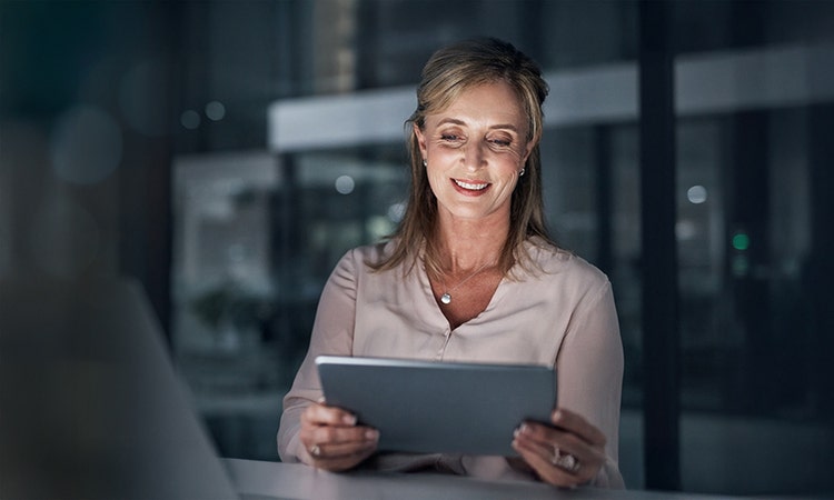 A woman from a corporate industry is eligible for salary packaging with Maxxia in Australia.