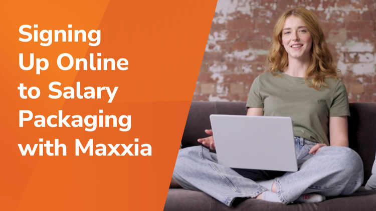 A woman explaining signing up online to salary packaging with Maxxia. Contact Maxxia salary sacrifice team today.
