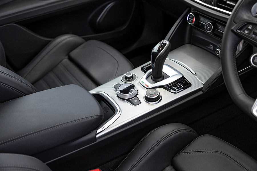 Alfa Romeo Stelvio Veloce 2022 interior