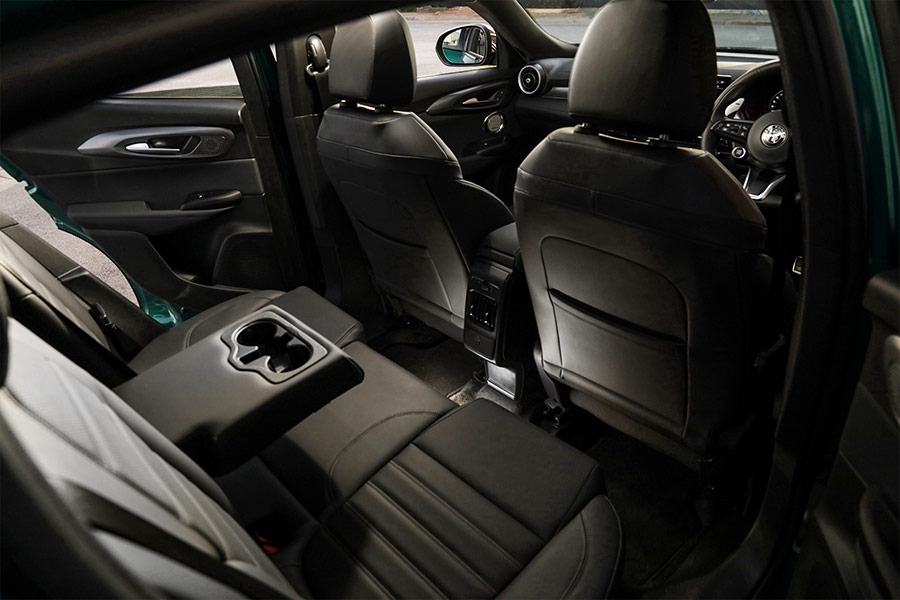 Alfa Romeo Tonale 2023 rear seats