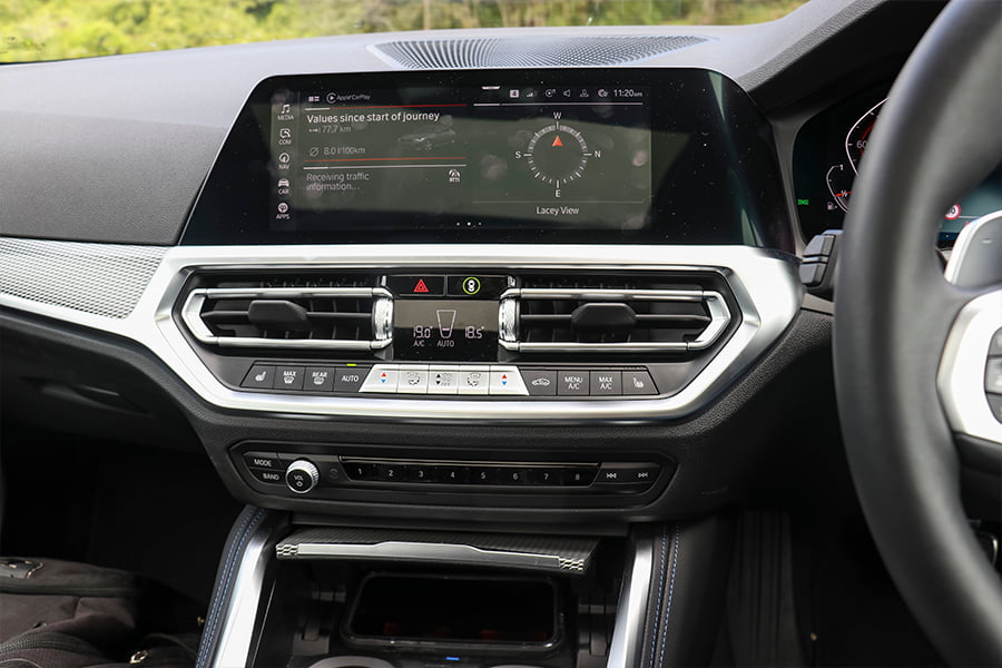 BMW 230i Coupe 2023 infotainment