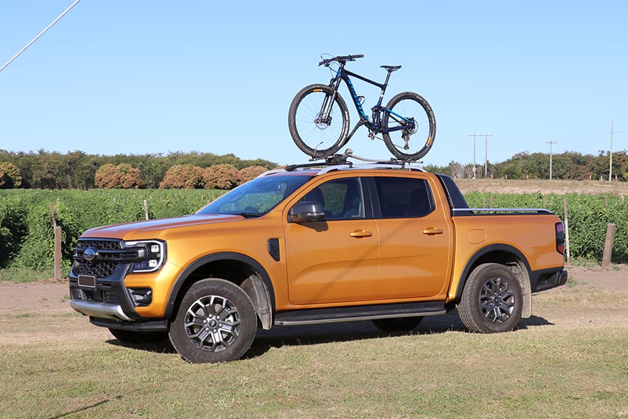 Ford Ranger Wildtrak 2.0 Bi-Turbo 2023 with bike on roof