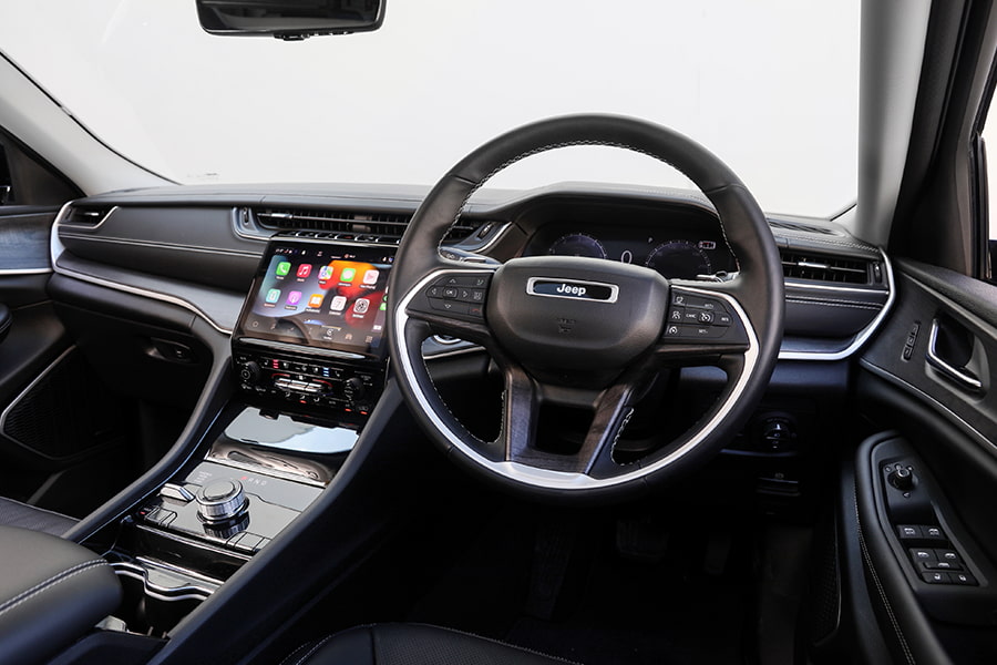 Jeep Grand Cherokee L interior