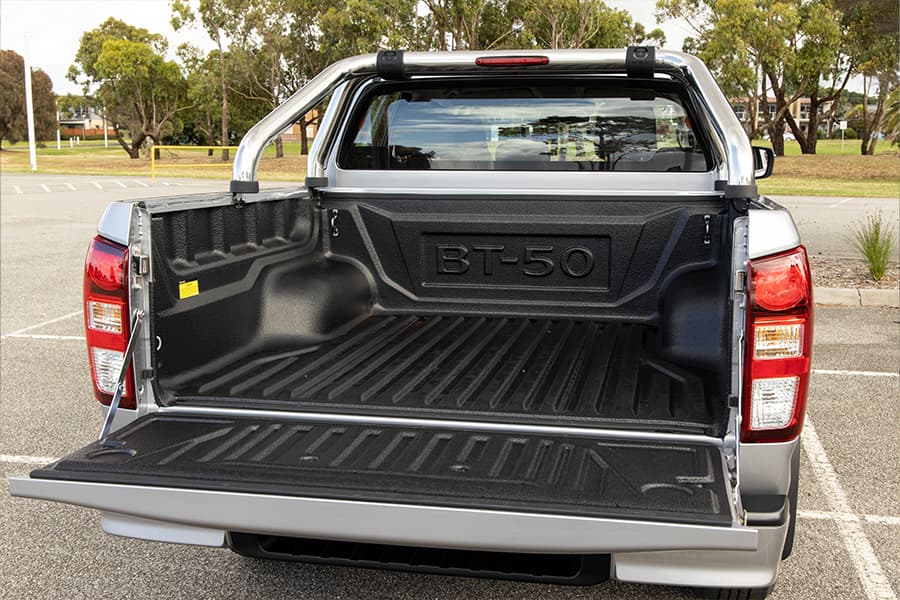 Mazda BT-50 LE 2023 tray