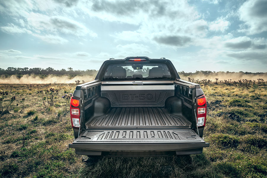 Mazda BT-50 2022 tray