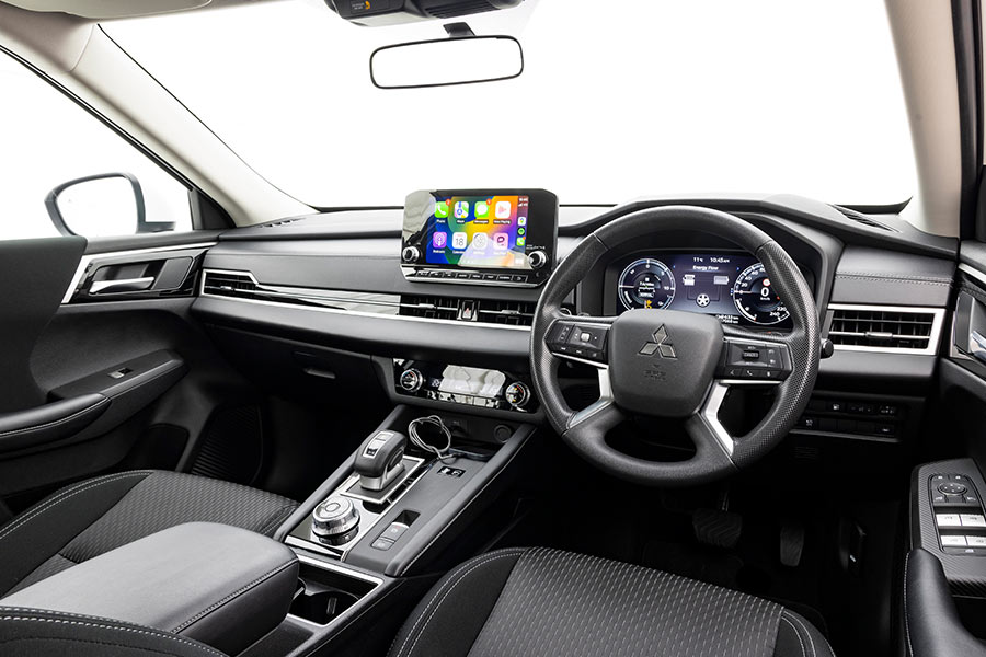 Mitsubishi Outlander PHEV ES 2023 interior