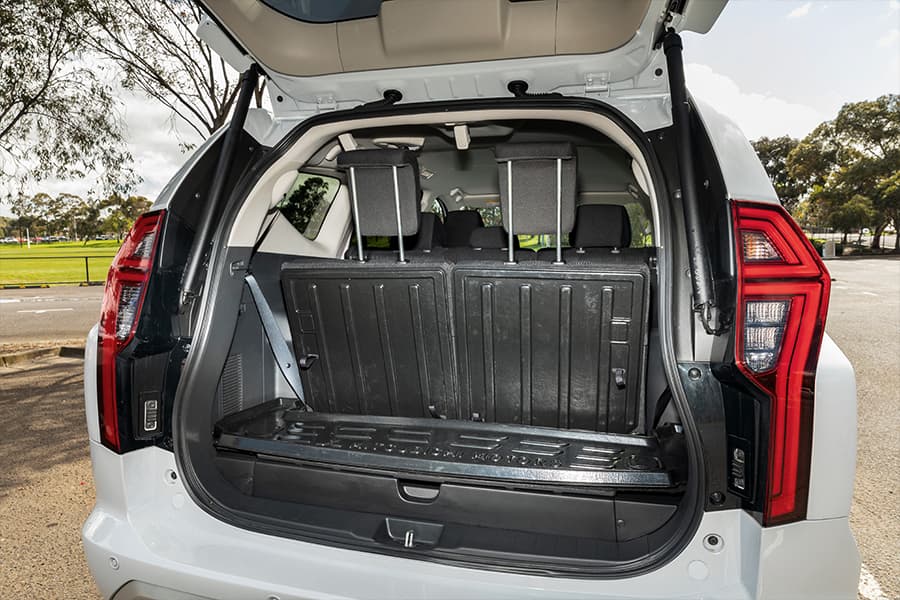 Mitsubishi Pajero Sport GLS boot space 