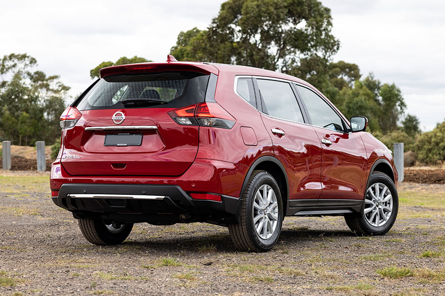 Nissan X-TRAIL ST+ rear