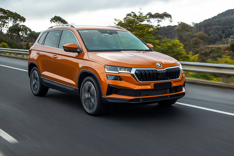 Skoda Karoq 2022 driving on road