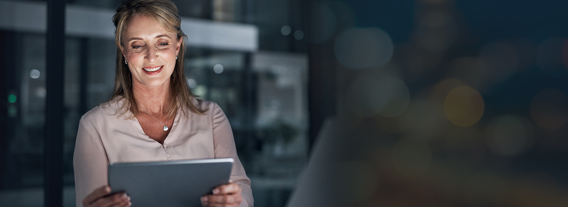 A woman reading on her Ipad - Resource Hub.