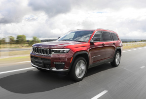 Jeep Grand Cherokee L driving