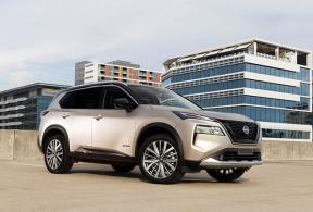 Nissan X-TRAIL e-POWER parked